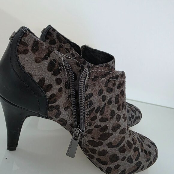 Vince Camuto Leopard Print Calf Hair Booties ๐โจ Size 5 - Picture 3 of 15